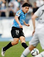 後半、攻め込む川崎・遠野