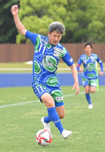 【写真】スタンドに咲いた花　カズをスタンドから見つめる妻りさ子