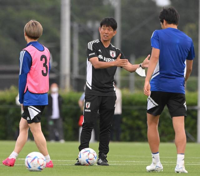 サッカー日本代表　冨安、守田、上田が別メニュー調整　日本代表が合宿開始