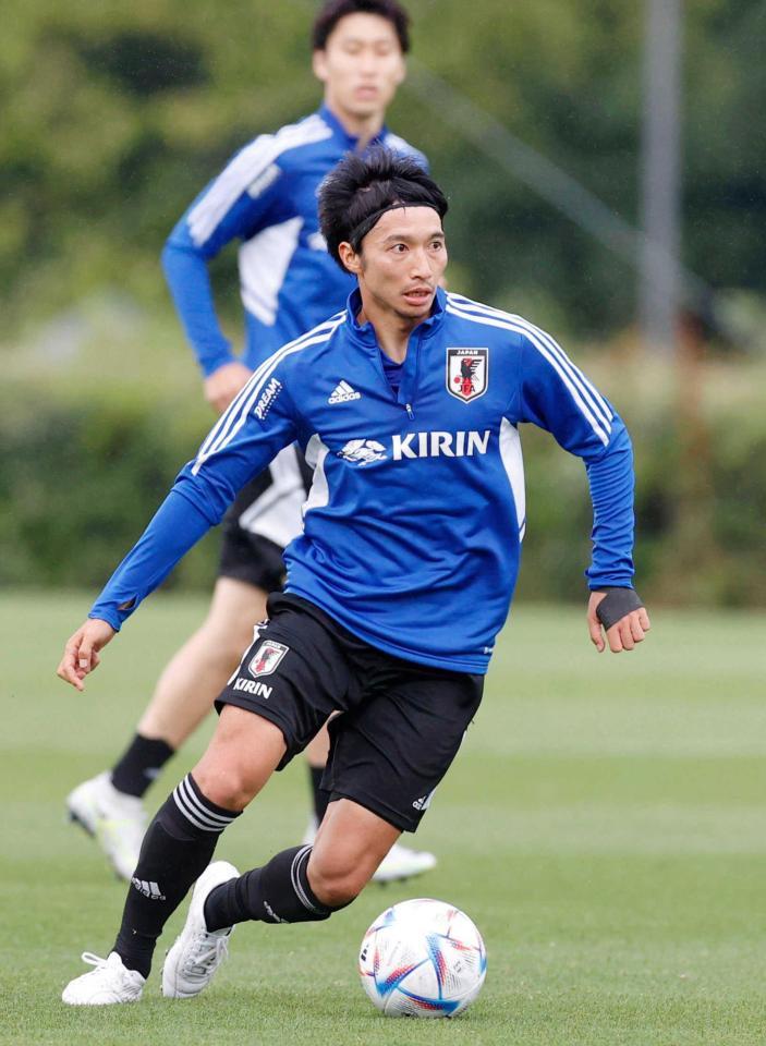 　ガーナ戦に向け調整する柴崎