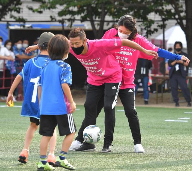 日本代表の試合前に播戸氏 澤さん 宮間さん登場 ウオーキングサッカー参加 サッカー デイリースポーツ Online