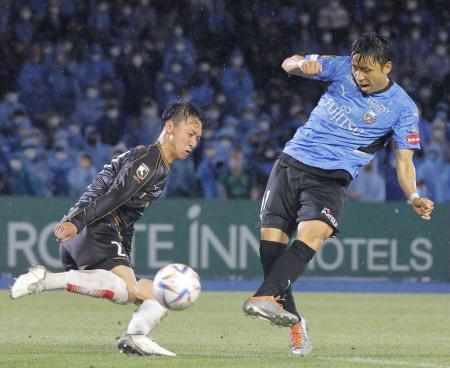 Ｊ１、横浜Ｍが首位で折り返し鹿島と川崎も勝つ