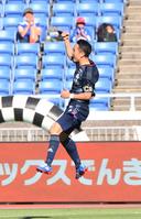 　前半、ゴールを決めガッツポーズの横浜Ｍ・水沼宏太（撮影・金田祐二）