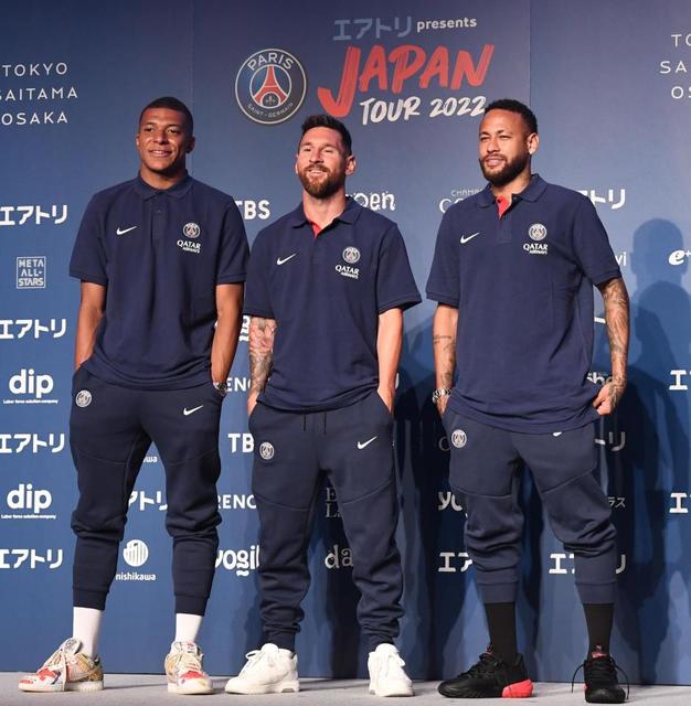 メッシ、ネイマール、エムバペがVIP来日 会見15分以上遅れも終了
