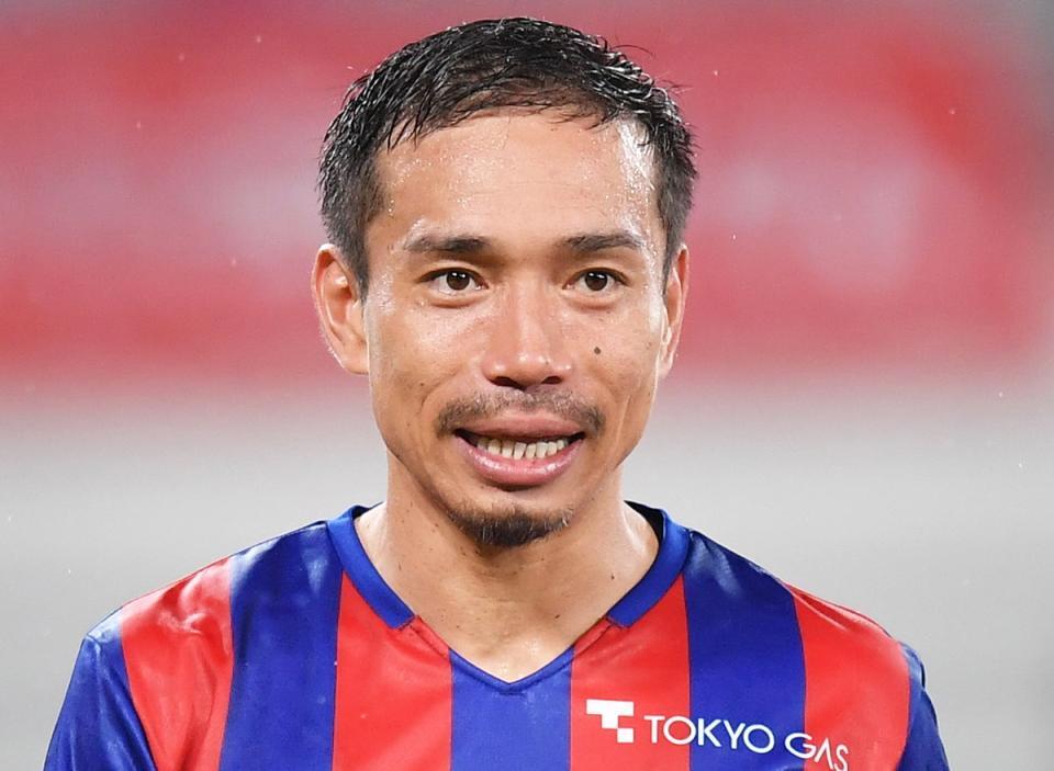 長友佑都 J100試合出場で「可愛い過ぎ」の平愛梨＆息子が
