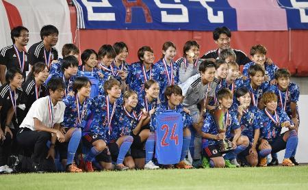 　サッカーの東アジアＥ-１選手権で２連覇を果たした女子日本代表＝７月２６日、カシマスタジアム
