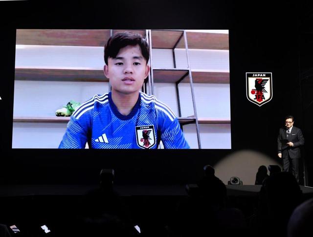 サッカー日本代表新ユニホーム発表　久保建英「とても新鮮で格好いい」