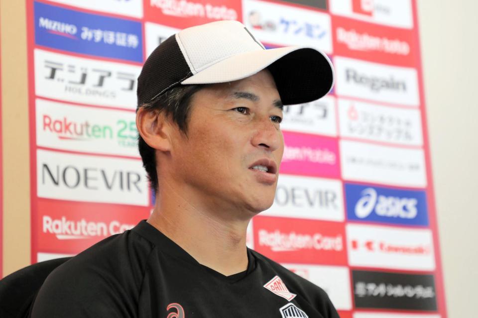 　オンライン取材に応じる神戸・吉田監督（Ｃ）ＶＩＳＳＥＬ　ＫＯＢＥ