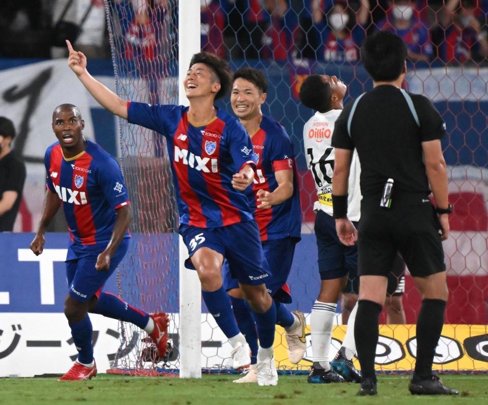 後半、同点ゴールを決め喜ぶＦＣ東京・堀川（撮影・金田祐二）