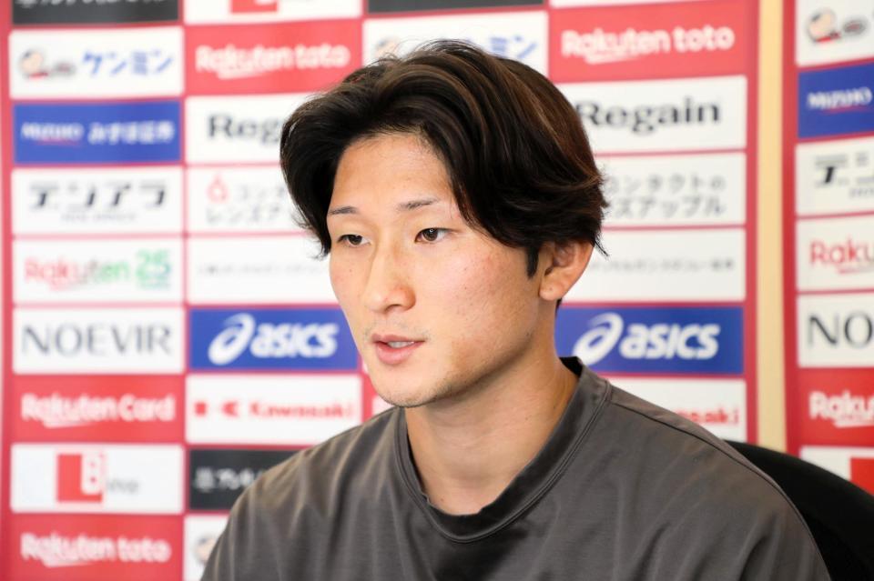 オンライン取材に応じる神戸ＭＦ飯野©ＶＩＳＳＥＬ　ＫＯＢＥ