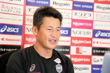 　オンライン取材に応じる神戸・吉田監督（Ｃ）ＶＩＳＳＥＬ　ＫＯＢＥ
