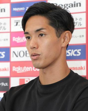 　オンライン取材に応じる神戸・武藤　©ＶＩＳＳＥＬ　ＫＯＢＥ