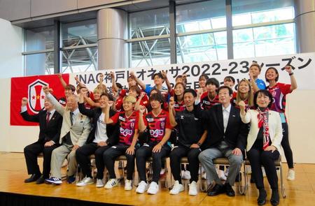 　選手も参加して行われたＩＮＡＣ神戸の「激励壮行会・市民のつどい」
