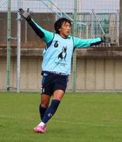 　練習で汗を流す横浜ＦＣ・中村俊輔