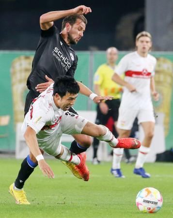 遠藤が追加点、チームは３回戦へサッカーのドイツ杯