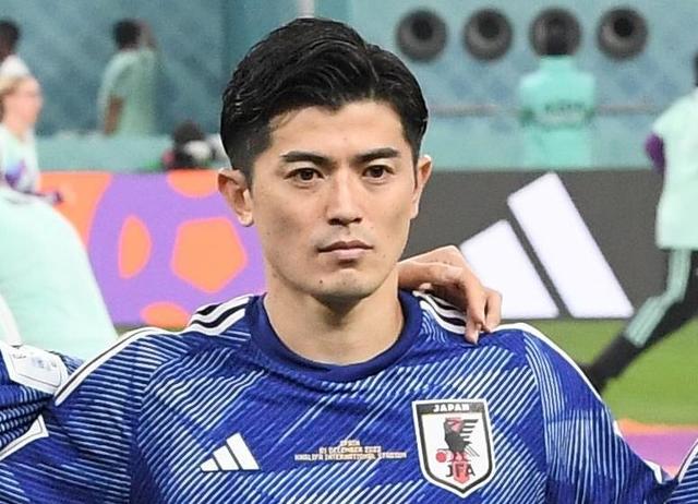 谷口彰悟　赤黒の新ユニ披露　背番号はＷ杯と同じ３「似合ってる」アルラヤンへ移籍