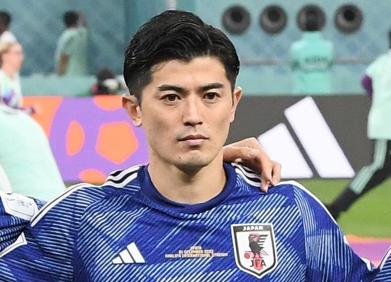 谷口彰悟 赤黒の新ユニ披露 背番号はＷ杯と同じ３「似合ってる