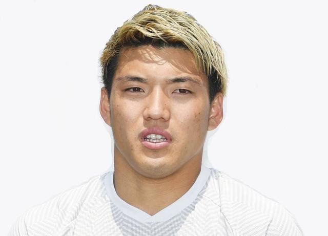 堂安律、Ｗ杯ゴールで「両親が１０年ぶりに抱き合った」歓喜の抱擁