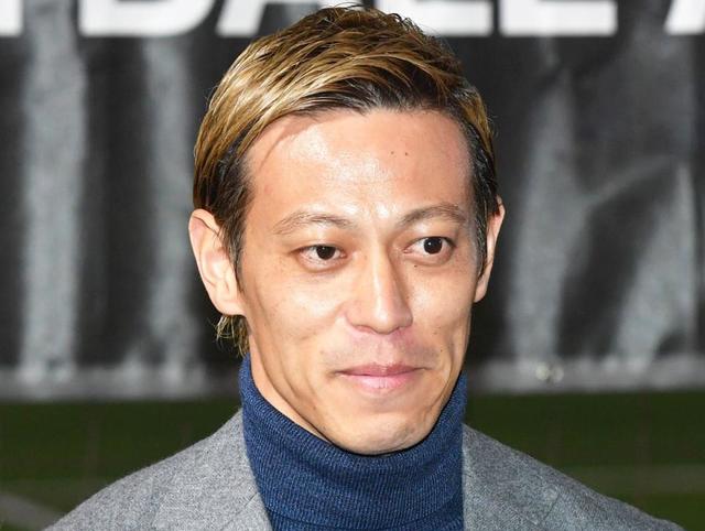 本田圭佑　ゴール後の服脱ぎに持論「嬉しさ爆発系はイエローなし。人生かけてるんや。服くらい自由に」