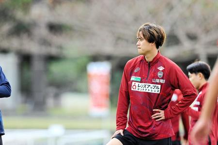 　沖縄キャンプ中のＶ神戸・汰木康也（ⓒＶＩＳＳＥＬ　ＫＯＢＥ）