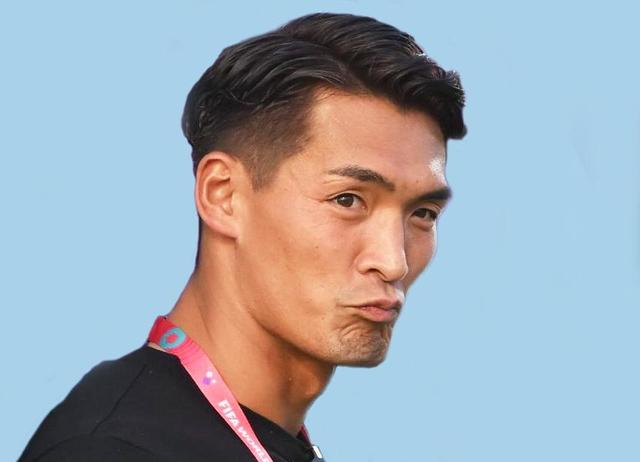 「まさかＷ杯でもらった？」槙野智章氏が板倉滉の自宅訪問で“お宝”発見「日本カラーだ！」