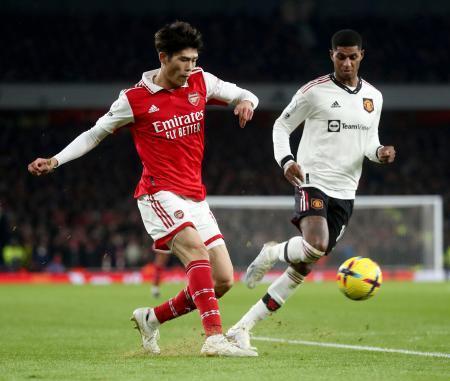 冨安は後半から出場でアシスト　プレミアリーグ、チーム競り勝つ