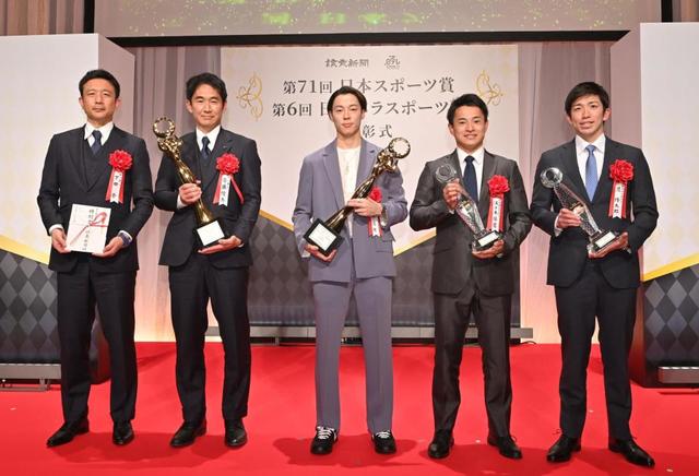 サッカー日本代表が特別賞を受賞　斉藤俊秀コーチ「皆さまと共闘したからこその結果」