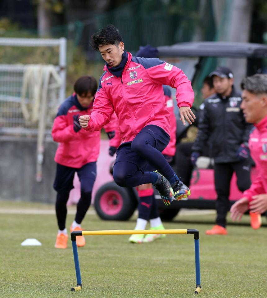 　トレーニングする香川（撮影・山口登）