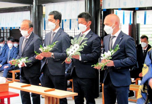神戸・イニエスタ　必勝祈願「喜びを与えられるシーズンに」主将が決意