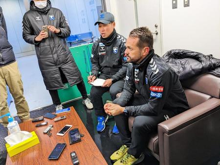 　練習後、取材に応じるＧ大阪・ポヤトス監督