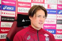オンライン取材に応じる酒井高徳　©ＶＩＳＳＥＬ　ＫＯＢＥ