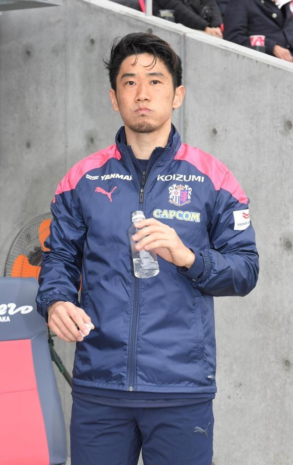 　試合前、ベンチで待機するＣ大阪・香川真司（撮影・高部洋祐）
