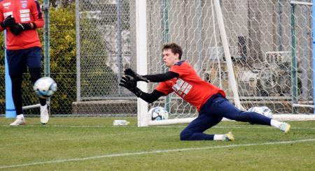 プロ目指すウクライナ避難民参加　Ｊ１横浜ＦＣトップチーム練習に