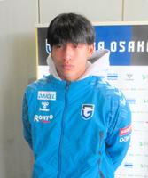 　初の日本代表に選ばれ取材に応じる半田