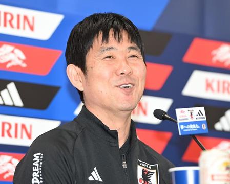 笑顔で会見する森保一監督＝国立競技場（撮影・金田祐二）