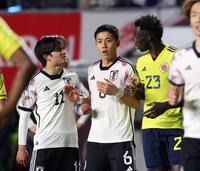 　後半、エキサイトする久保（左）＝撮影・山口登