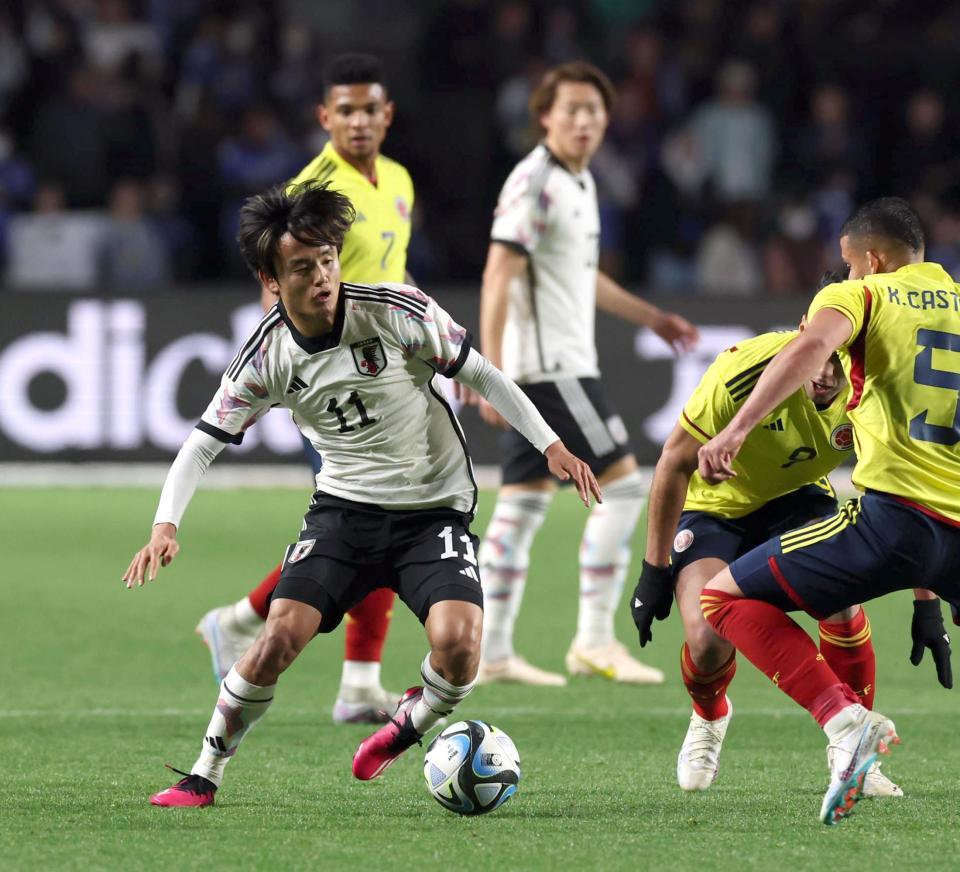 　後半、途中出場した日本代表・久保建英（左）＝撮影・山口登