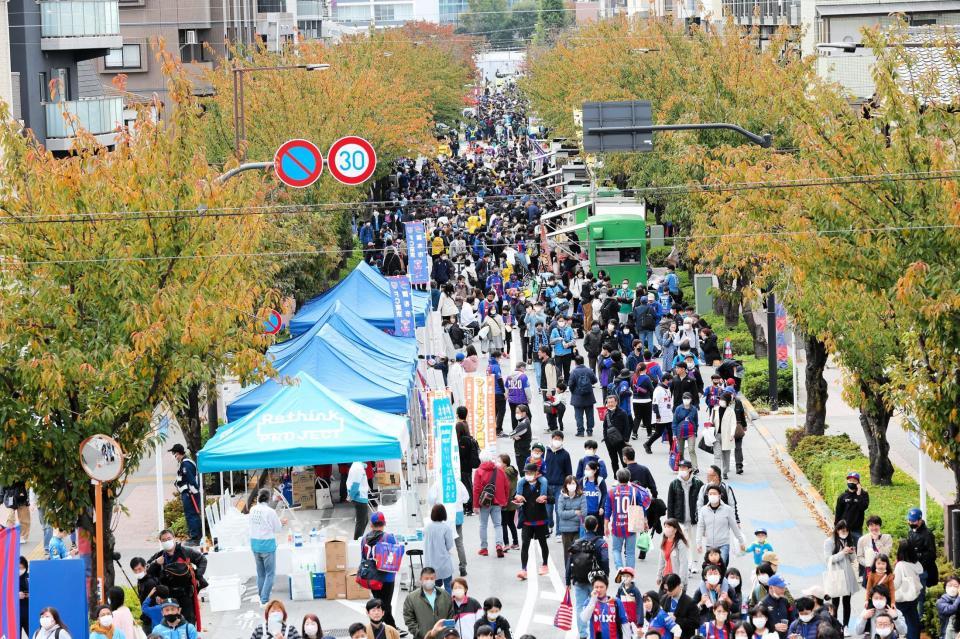 ６月３日の横浜Ｍ戦でＦＣ東京が開催する「青赤ストリート」の様子（©Ｆ．Ｃ．ＴＯＫＹＯ）