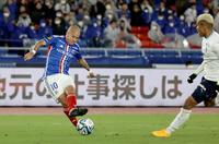 　後半、先制ゴールを決める横浜Ｍのマルコスジュニオール