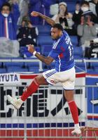 　後半、チーム５点目のゴールを決め、喜ぶ横浜Ｍのアンデルソン