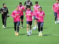 　ランニングする香川（中央）