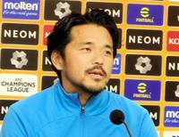 　会見で意気込みを語る興梠＝埼玉スタジアム