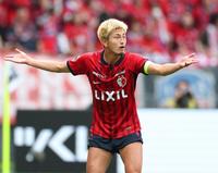 　前半、ヘディングシュートでゴールネットを揺らすも、ビデオ判定となり驚く鹿島・鈴木優磨（撮影・吉澤敬太）