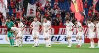 　浦和に敗れ、肩を落とす川崎イレブン