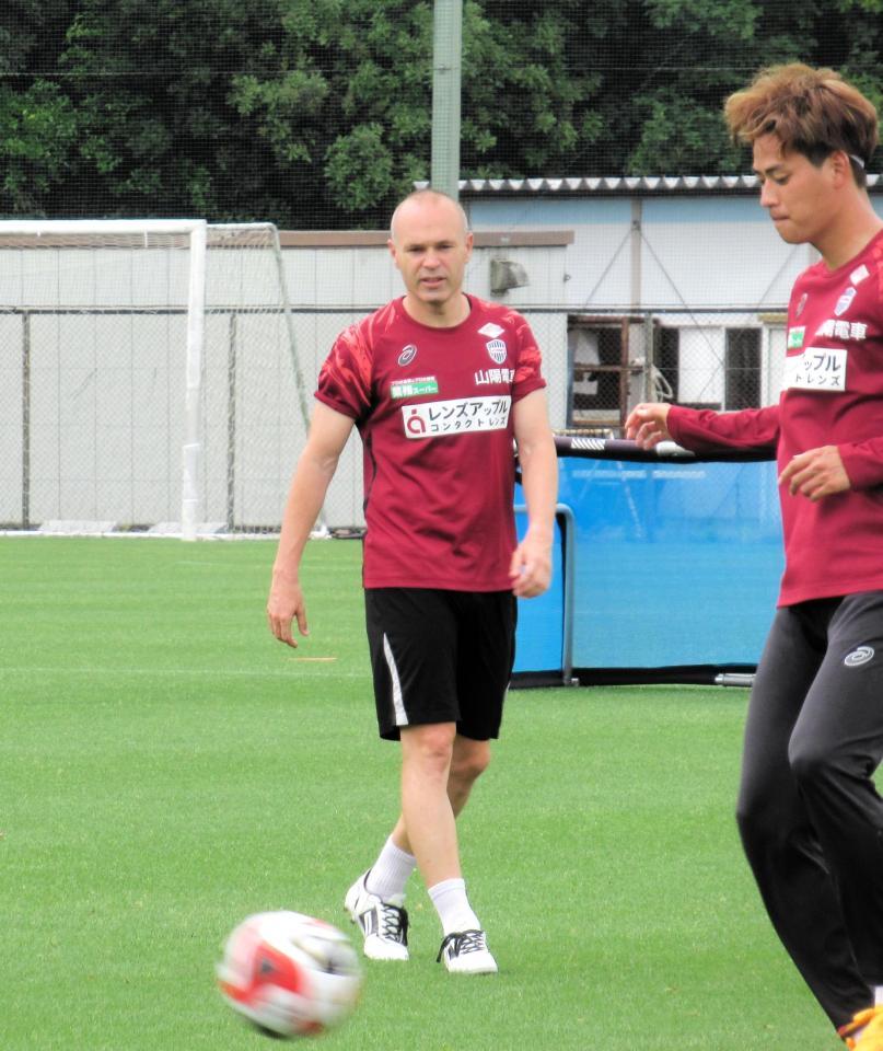 　全体練習で軽快な動きを見せたイニエスタ