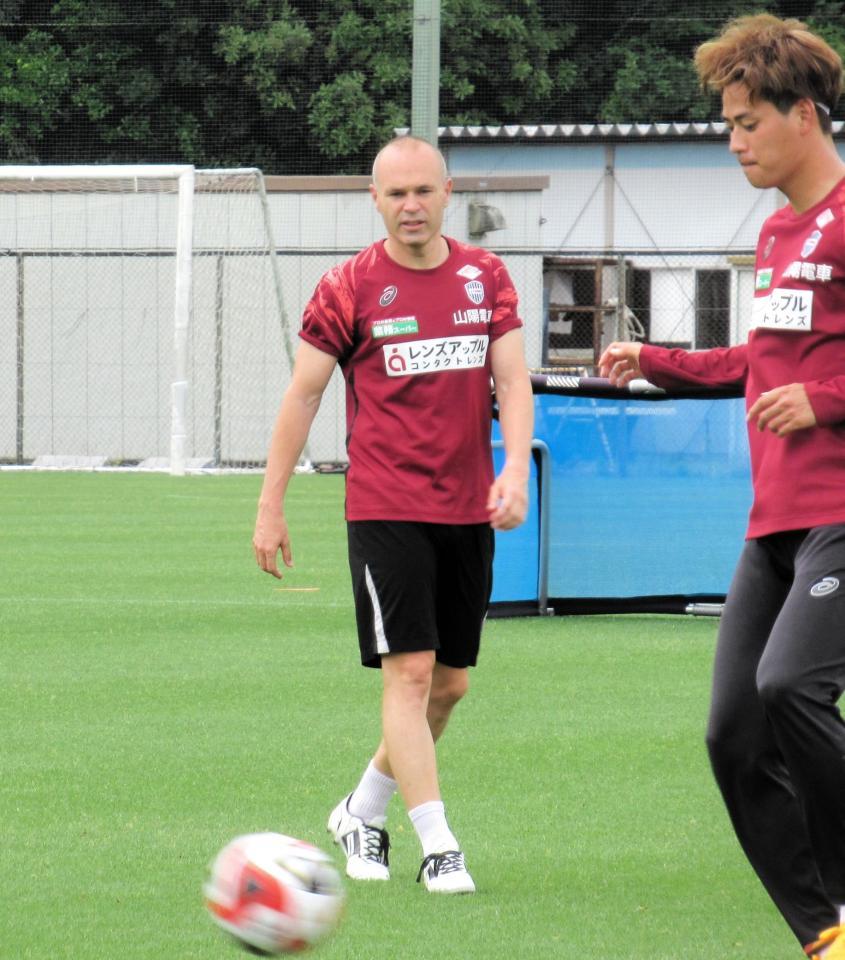 　全体練習で軽快な動きを見せたイニエスタ