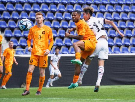 オランダと０-０で分ける　サッカーＵ-２２日本代表