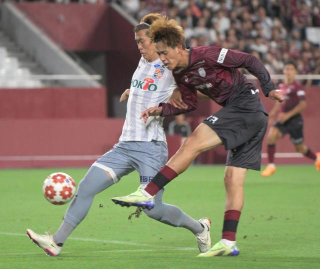 【写真】先制のＰＫを決めたリンコンはジャンプして大喜び