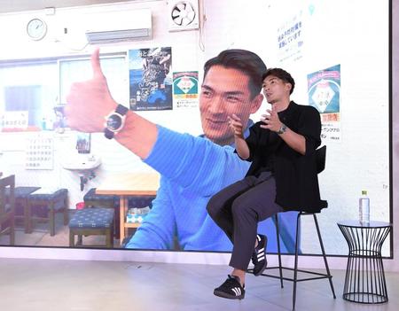 　旅の思い出と魅力を語る槙野智章さん（撮影・棚橋慶太）