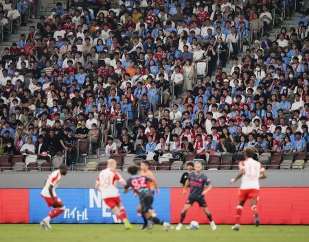 マンＣがＢミュンヘンに２-１　国立に６万人超、クラブ親善試合